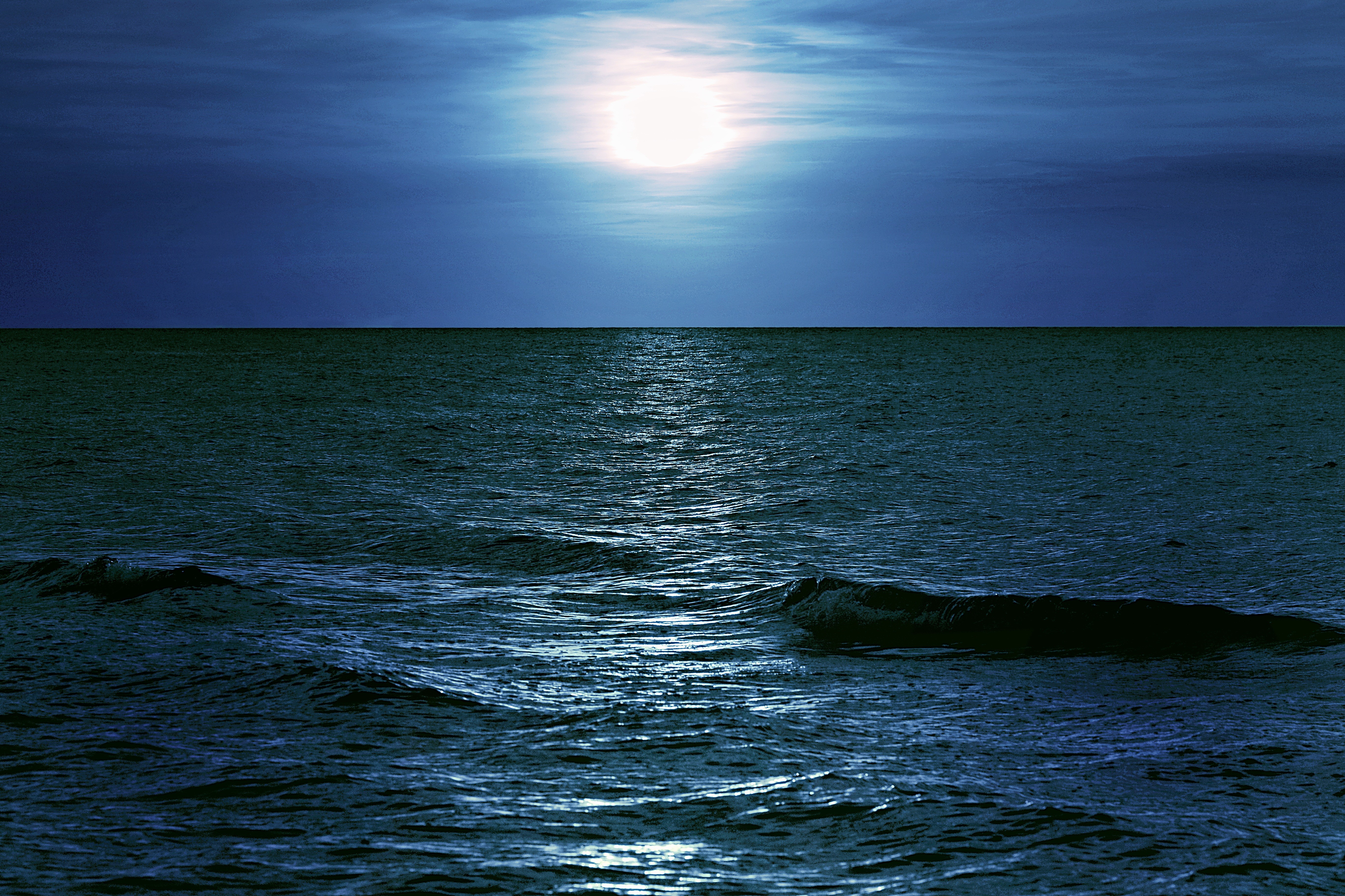 夜の海の画像